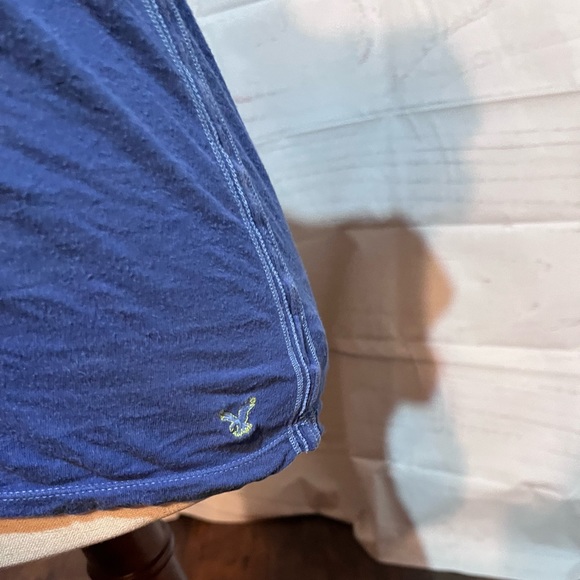 ⭐️ Clearance⭐️ American outfitters v neck short sleeve top - Picture 3 of 7